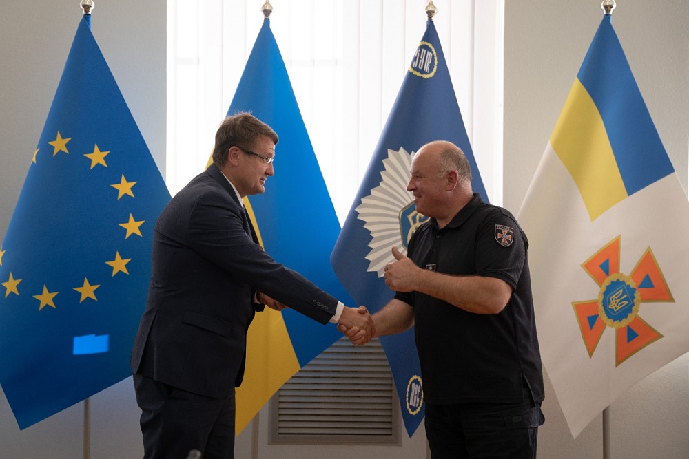 Ambassador Tomaž Lovrenčič, ITF Director, and Oleh Bondar, Head of Humanitarian Demining Department at the State Emergency Service of Ukraine.
