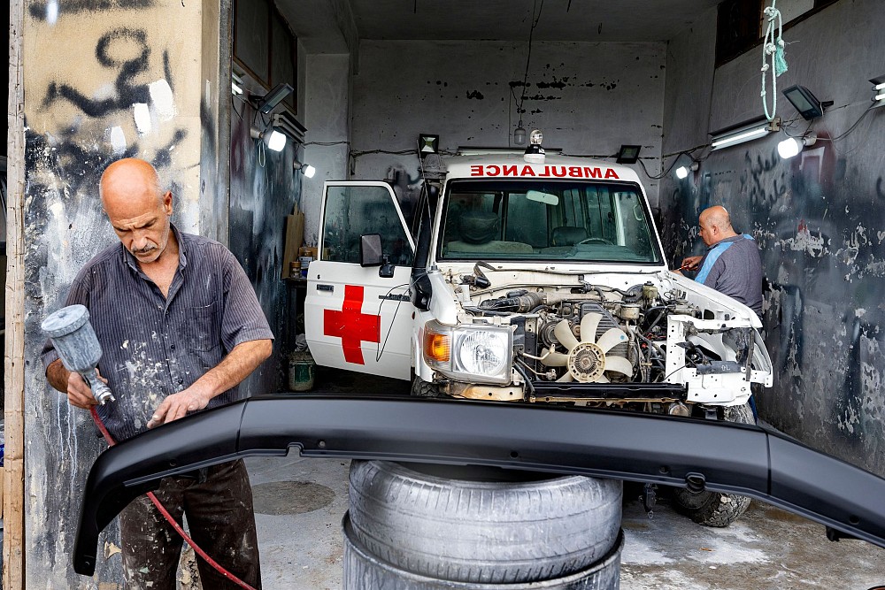 Vehicle repair (photo: Arne Hodalič).