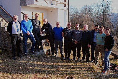 Deminers and participants at the field visit 